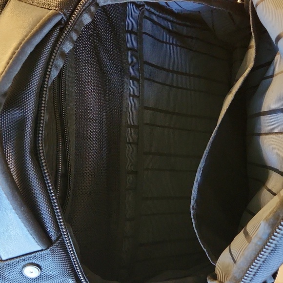 NWOT Kenneth Cole Reaction RTech 17" Check-Point Friendly Laptop Backpack - Picture 3 of 7